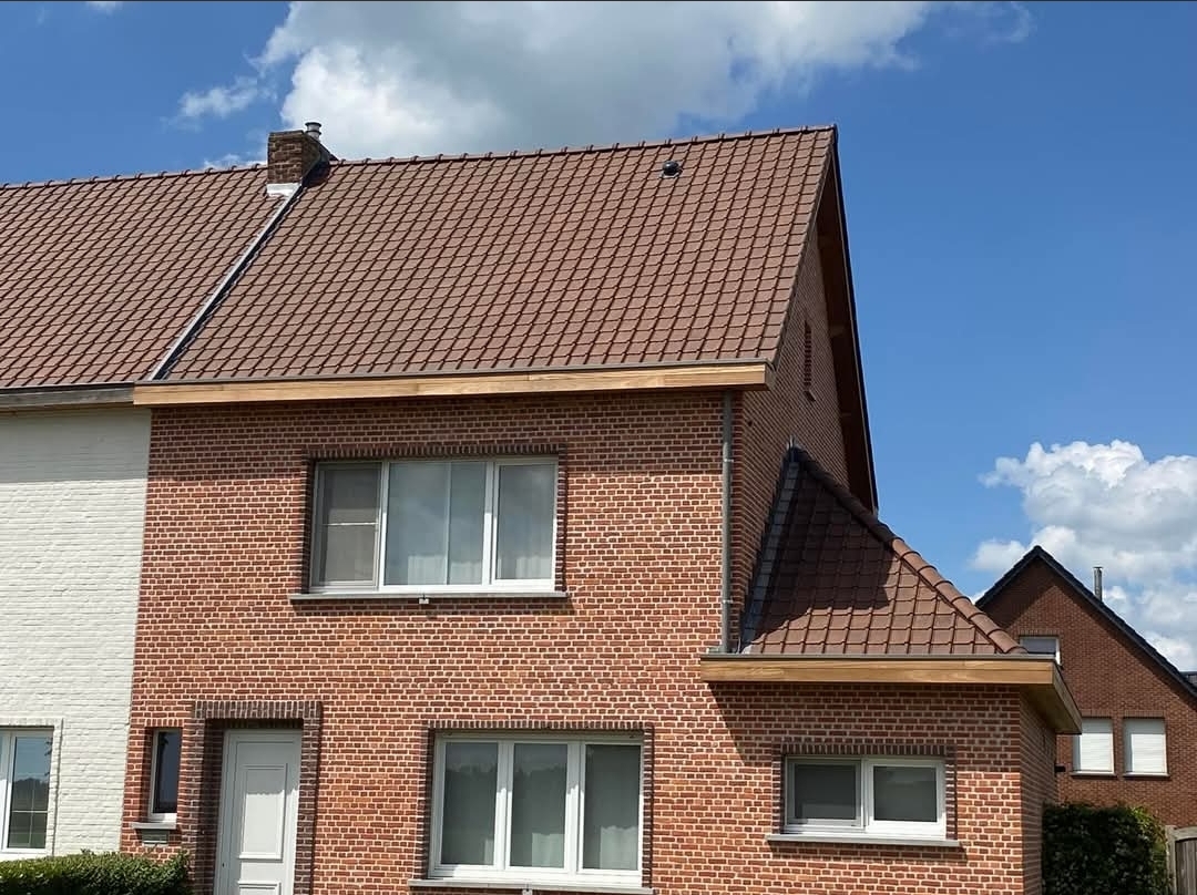 Hellend dak te Bornem, met een Stormpan 44 rustiek